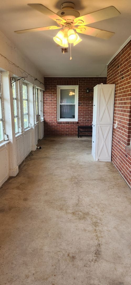 Building Photo - Large 2 Bedroom Rambler with 2 Primary Sui...