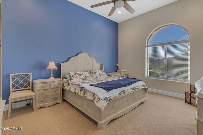 Building Photo - 6938 E Lomas Verdes Dr