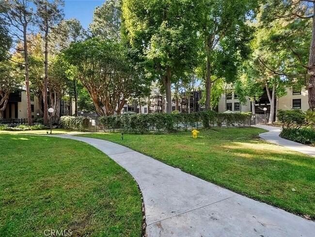 Building Photo - 1 Bedroom Condo in Playa del Rey