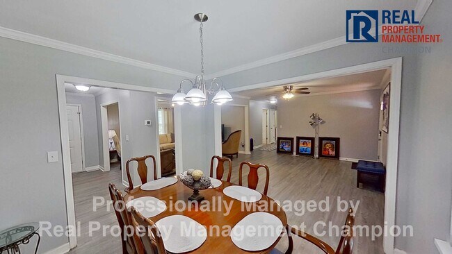 Building Photo - Spacious and Beautifully Updated 3 BD/2 BA Home on Large Lot