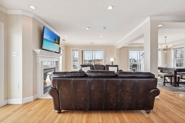 Building Photo - 9 Lowell St