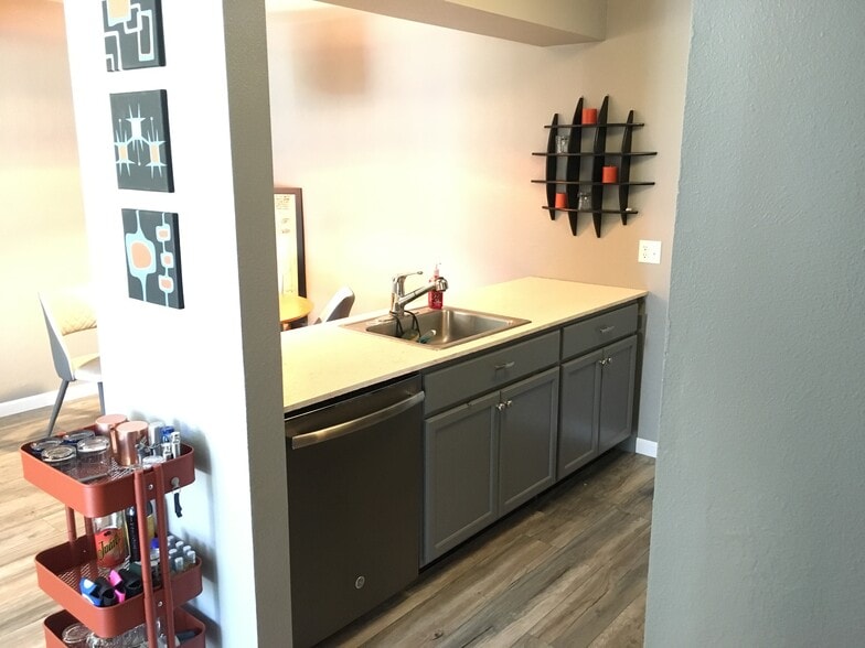 Building Photo - 7395 E Eastman Ave