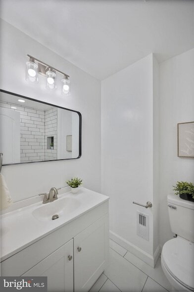 Building Photo - 328 S Macon St.