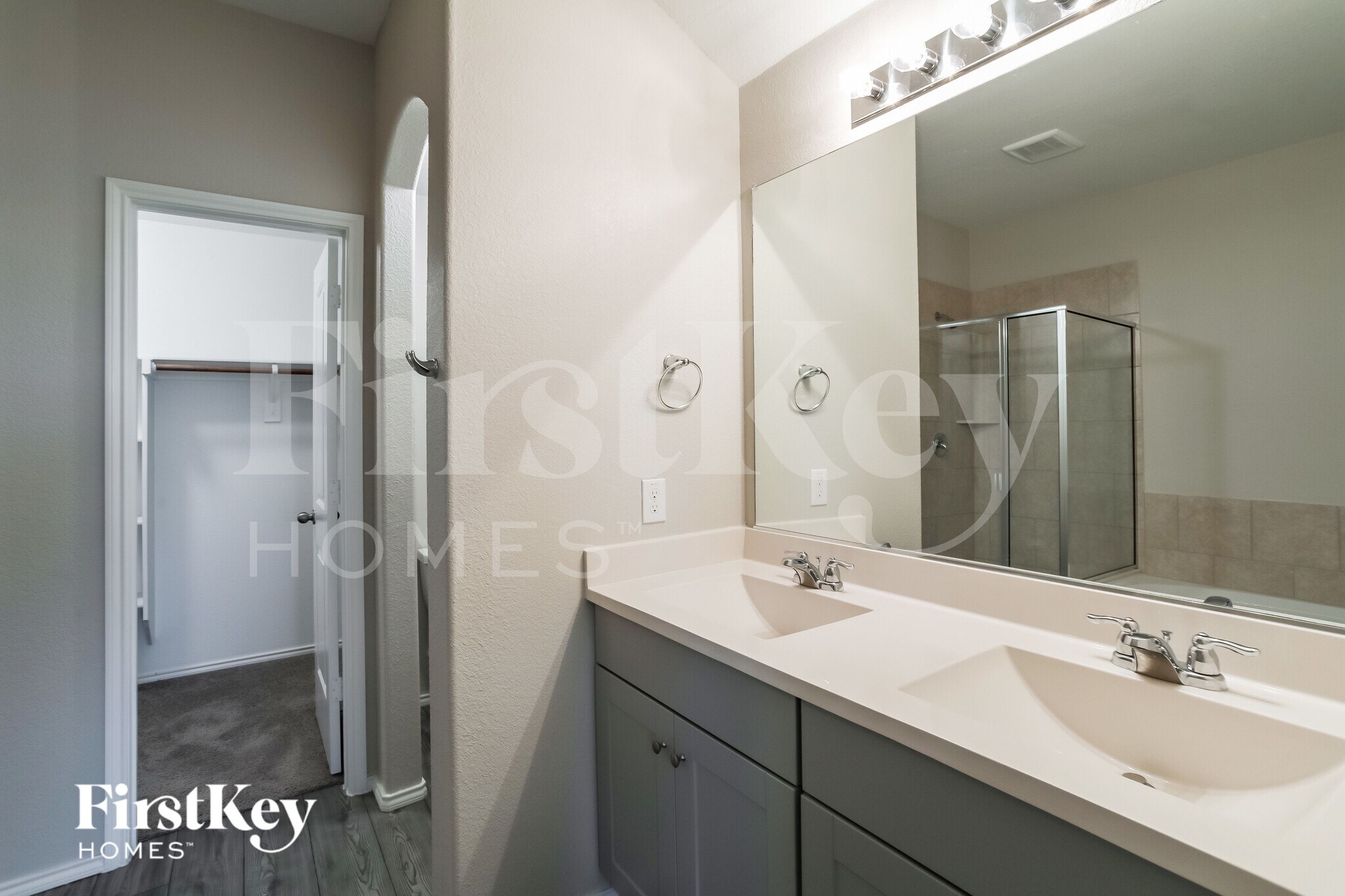 Building Photo - 301 Saguaro Dr