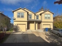 Building Photo - 3 Bedroom 2.5 Bath Duplex