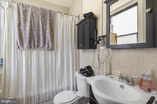 Building Photo - 1324 Locust St