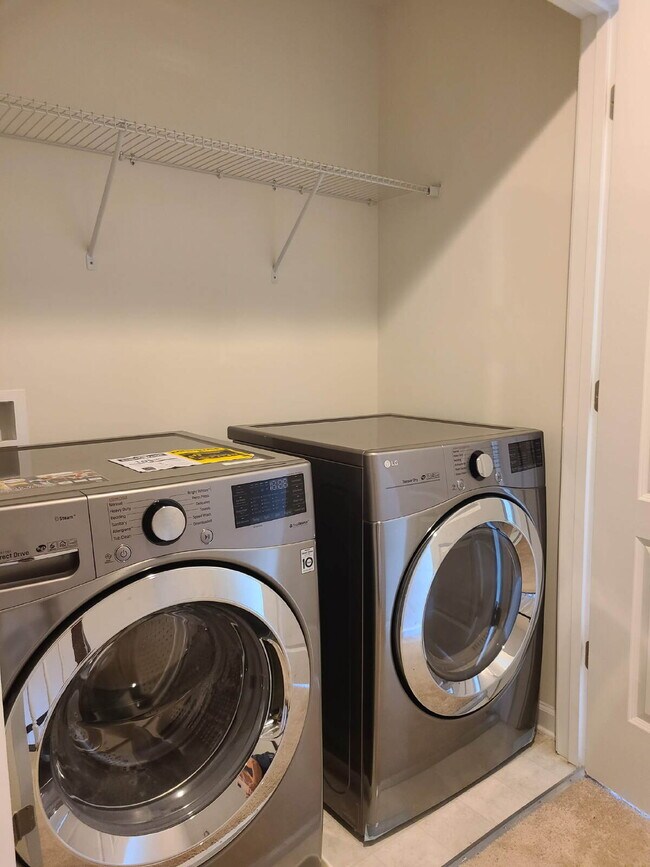 Building Photo - 3-Story Townhouse with Attached Garage in ...