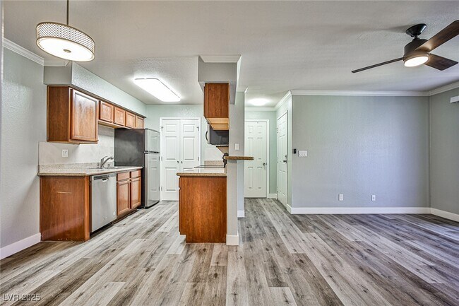 Building Photo - 3135 S Mojave Rd