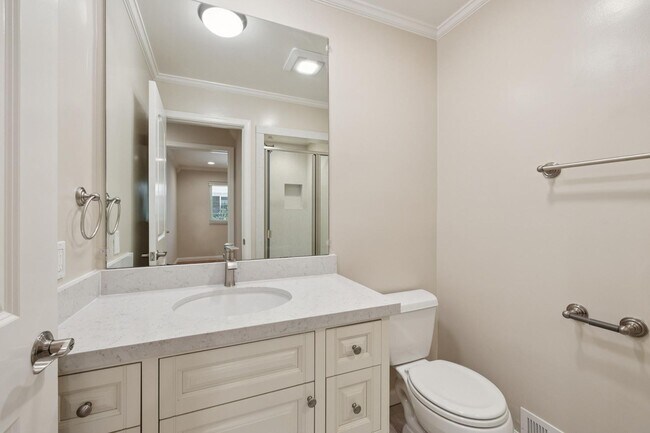 Building Photo - Luxury Apartment Available in gated Community downtown Palo Alto!