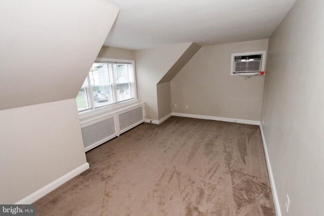 Building Photo - 319 W Cir