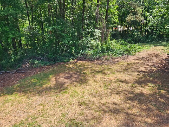 Building Photo - 3 bedroom 2 bath home with basement