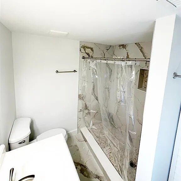 Building Photo - 709 Gardens Dr