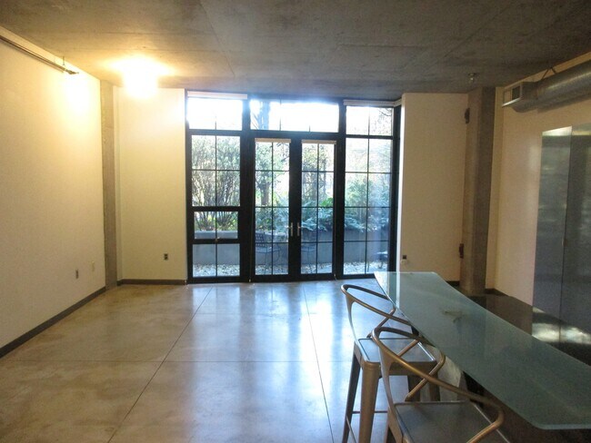 Building Photo - Streetcar Lofts - studio with 1 parking sp...