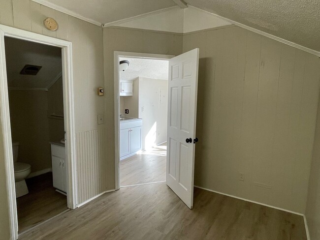 Building Photo - 1359