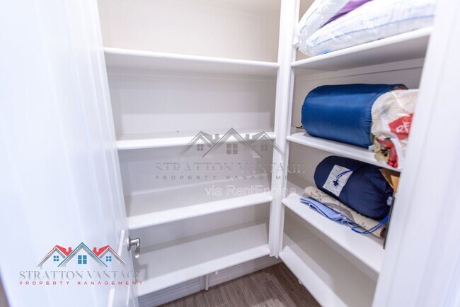 Building Photo - 15243 W Latham St