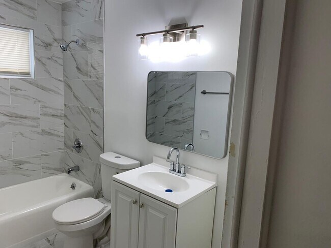 Building Photo - Cozy 3-Bed Home with Spacious Yard in Inkster!