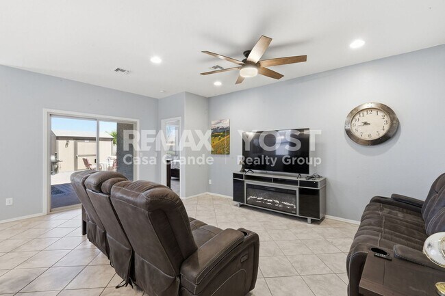 Building Photo - Move-In Ready Desert Gem with Stylish Furnishings & Private Backyard!