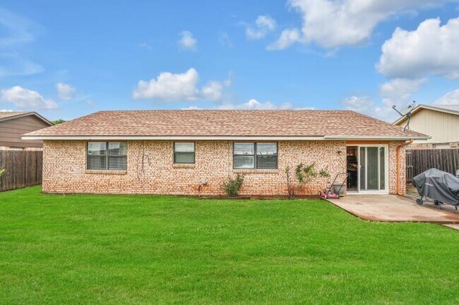 Building Photo - 922 SW 60th St