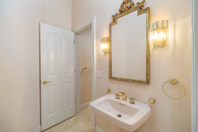 Building Photo - 17 Heron Dr