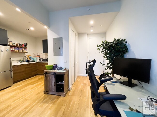 Building Photo - Stylish and Modern 1-Bed 1-Bath with Priva...