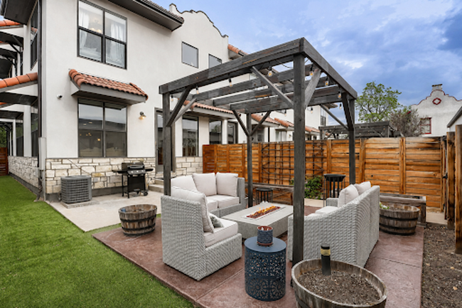 Building Photo - Bright & Inviting Home | Access to All