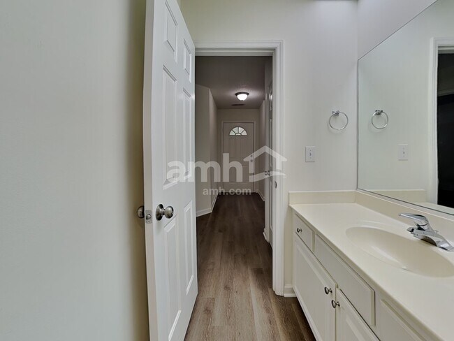 Building Photo - 5640 Regent Village Dr