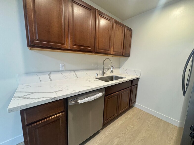 Building Photo - 3608 Keystone Av