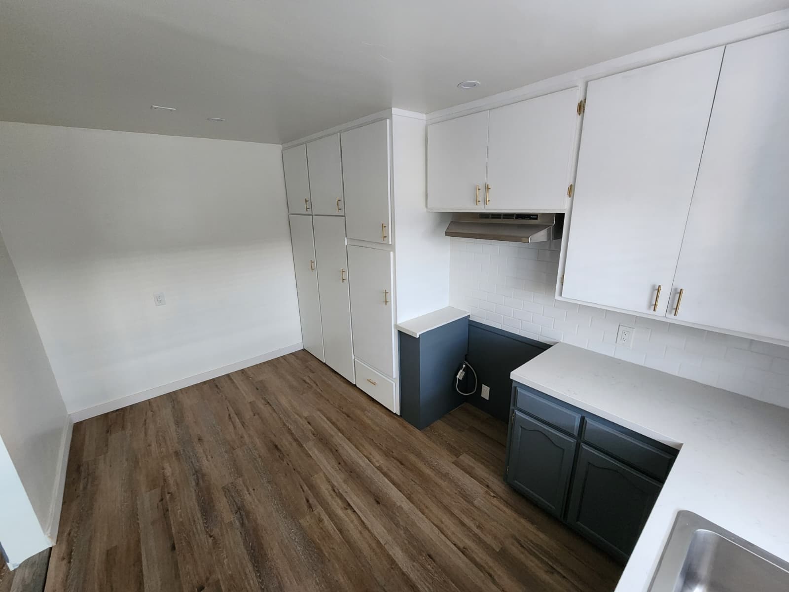 Building Photo - 1414 S Orange Grove Ave