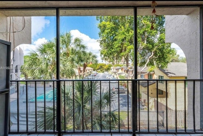 Building Photo - 9678 Fontainebleau Blvd