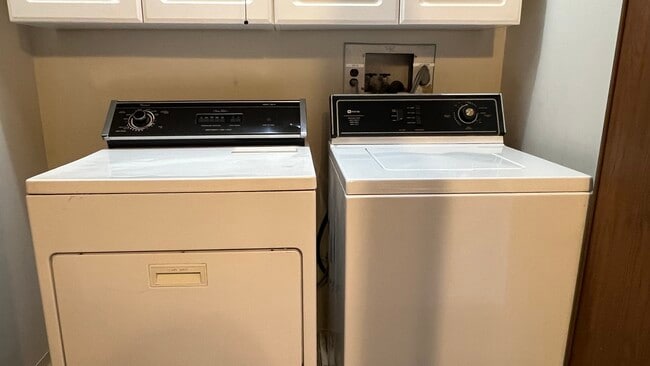 Building Photo - 1903 Silver Bell Rd