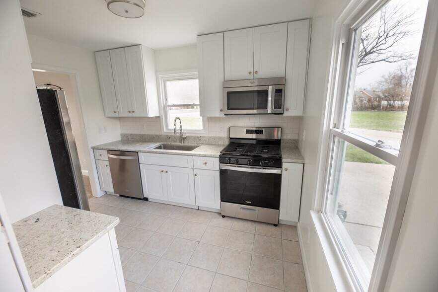 Building Photo - 4582 Cooper Rd