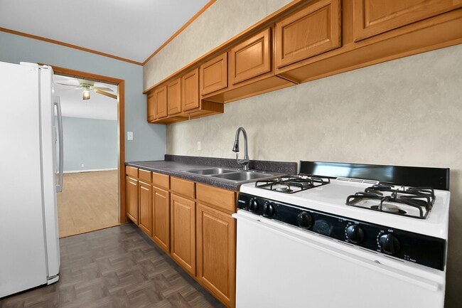 Building Photo - 4344 Broadhurst Dr