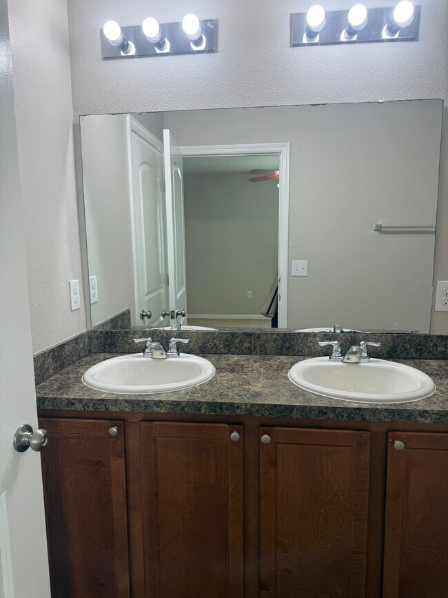 Building Photo - 1377 N Platte Ct