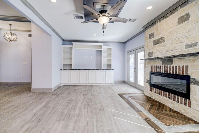 Building Photo - 12903 Figaro Dr