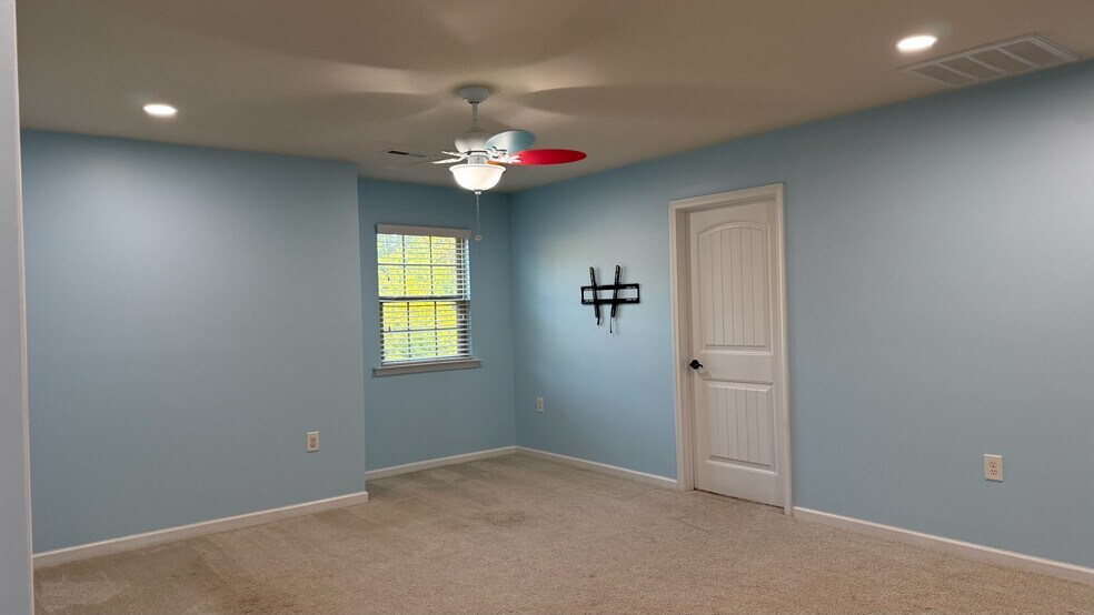 Loft - 2101 Chipley Dr