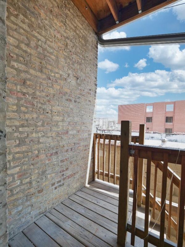 Building Photo - 2849 W Belmont Ave