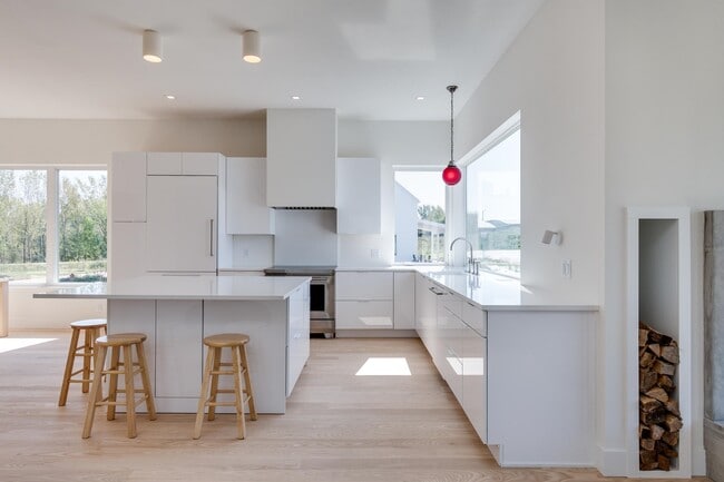 Building Photo - 4043 Serenbe St