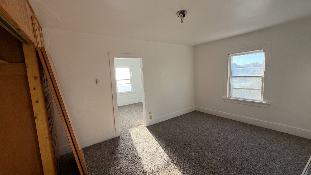 Building Photo - 871 N 700 E