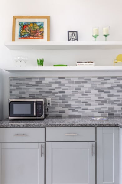 Building Photo - 470 Brainard St