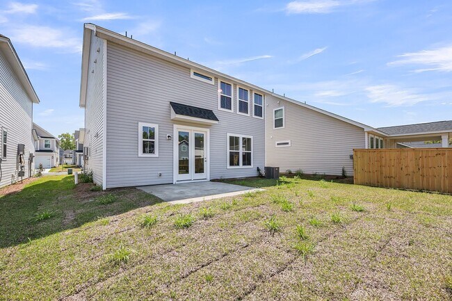 Building Photo - Beautiful 3 bedroom 2.5 bathroom two story home available in North Charleston!