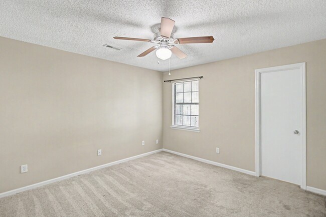 Building Photo - 1384 Forest Lake Dr