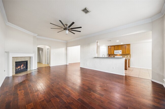 Building Photo - 15410 Redbud Dale Ct