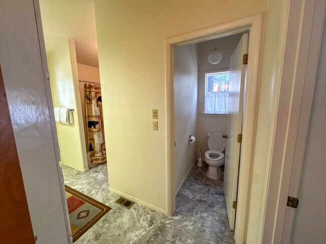 Building Photo - Rental In Munds Park