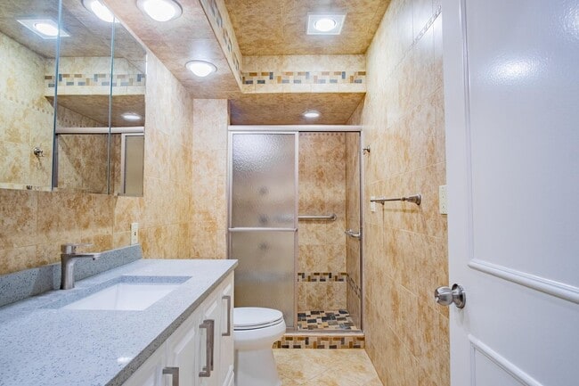 Building Photo - Gorgeous Prestonwood home with in-ground pool & large yard