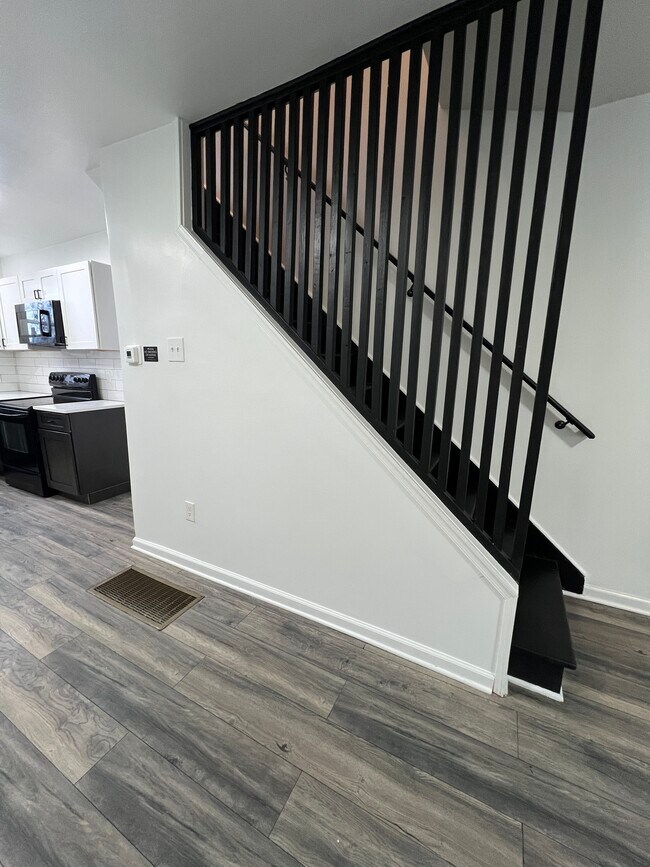 Building Photo - 912 Pennell St