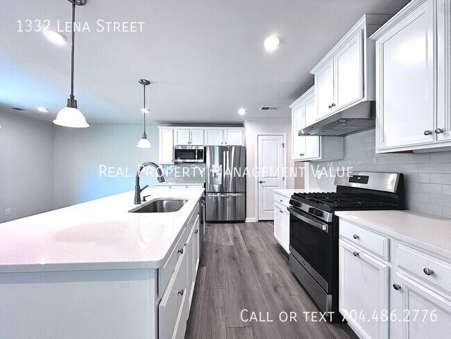 Building Photo - 1332 Lena St