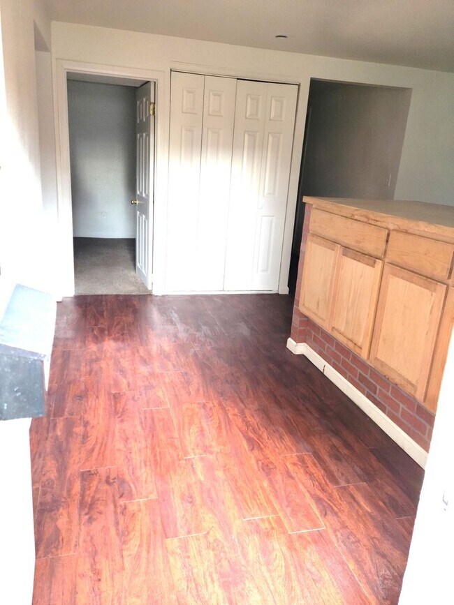 Interior Photo - (1915 11th Ave)