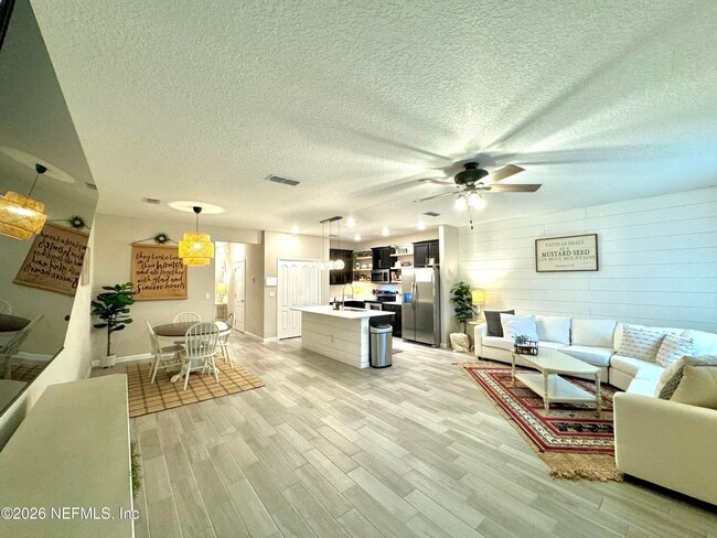 Building Photo - 12665 Josslyn Ln