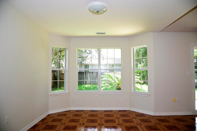 Building Photo - 311 Parkwood Pl