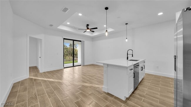 Building Photo - 706 Homer Ave S